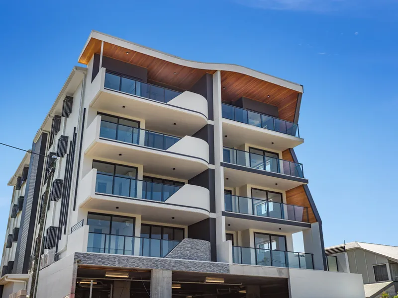 2 Bed 2 Bath in the Heart Of Wynnum