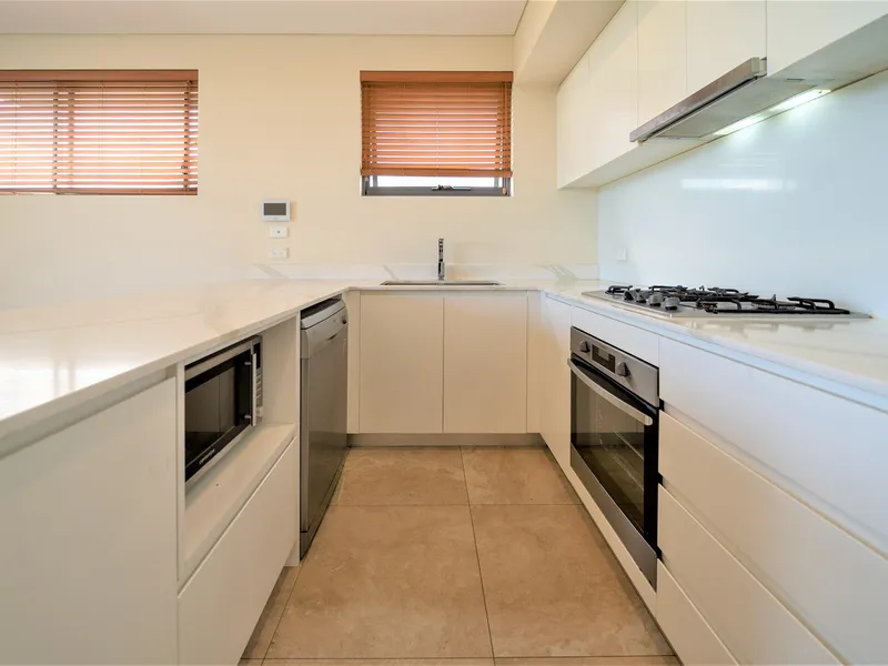 BEAUTIFUL UNIT IN GREAT LOCATION!