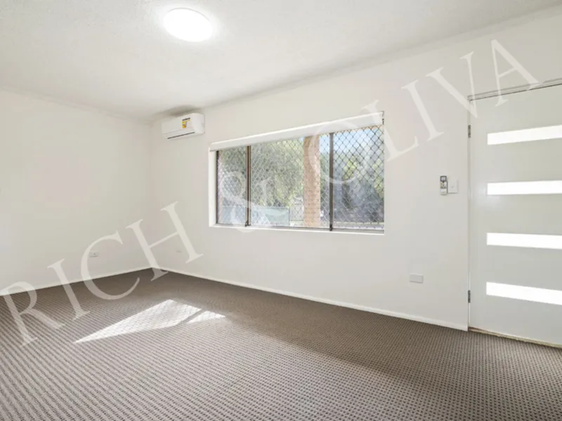 Sleek Brand New Interiors! - REGISTER TO INSPECT TUESDAY NIGHT 13/04 OR CONTACT AGENT