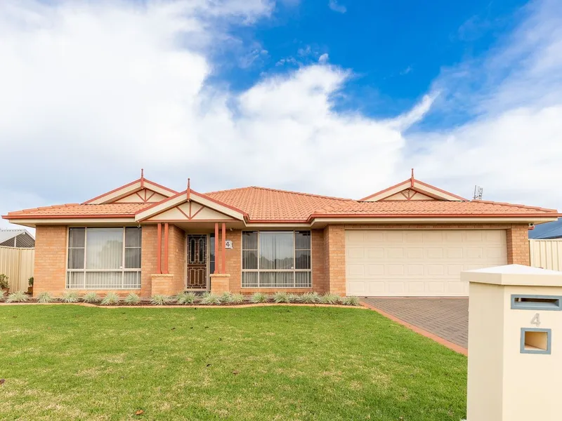 Beautiful 4 Bedroom Home in Keswick Estate