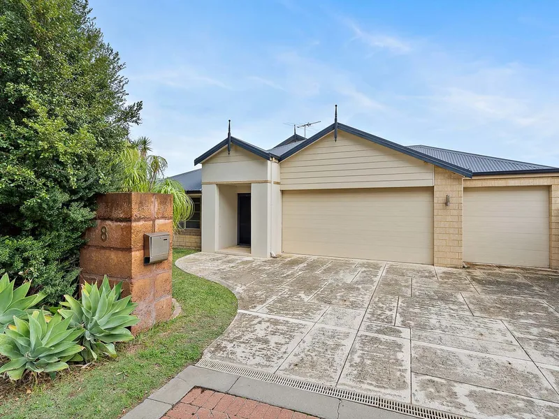 DON'T WALK, RUN! TO YOUR NEW SPACIOUS FAMILY HOME!