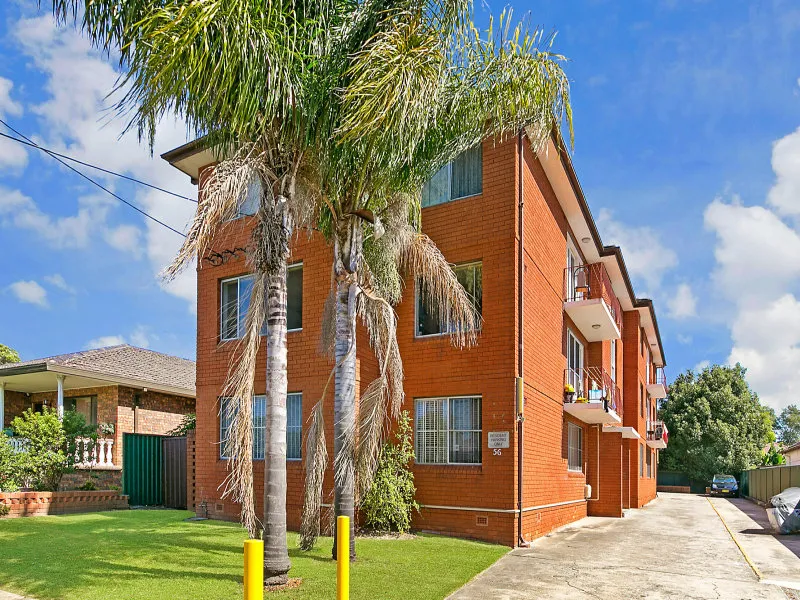 Well Maintained Top Floor Unit