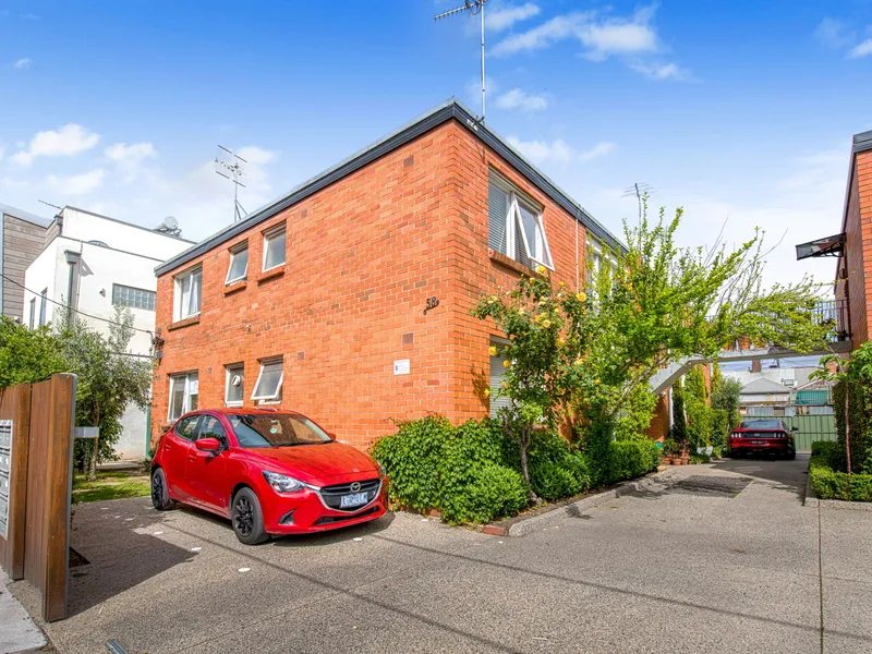 RENOVATED SPACIOUS ONE BEDROOM APARTMENT!