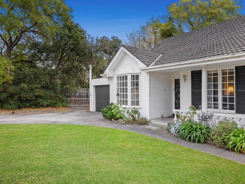 Charming Streetfront Villa Positioned To Perfection