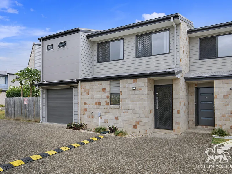 Spacious Townhouse With Extras! Pets Considered!