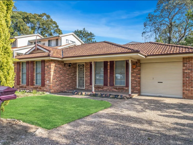 Studio Apartment in Central Location - Close to Newcastle Uni with lock up garage !