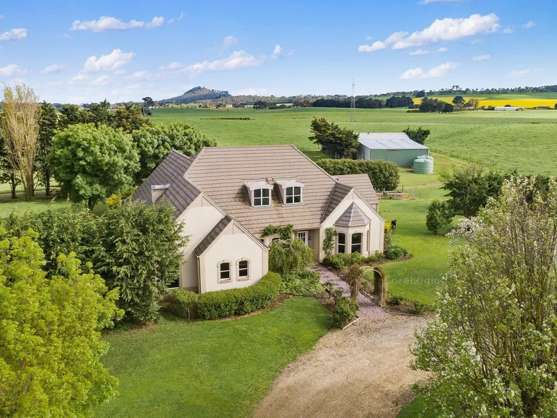 Excellent House On 13.5 Acres 5 Minutes From Town,unique