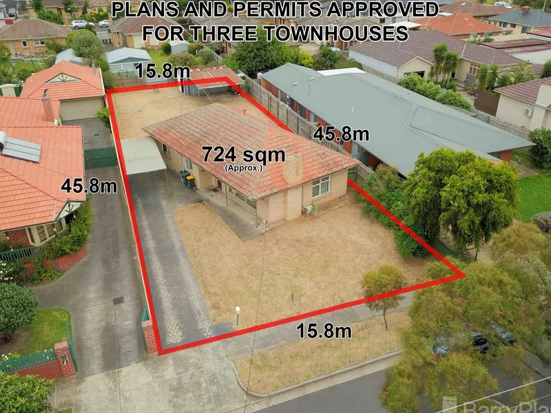 Plans approved for three townhouses in prime location! 