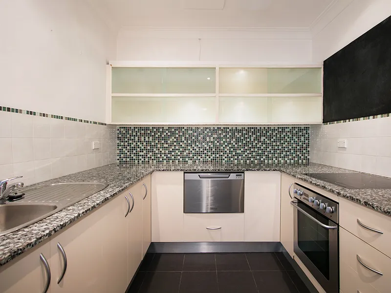 DELIGHTFUL 2 BEDROOM APARTMENT