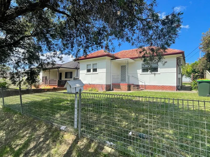 Freshly painted & close to Guildford station