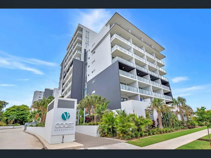 Stunning 1-bed Unit in Iconic Coast building 100m to the beach!