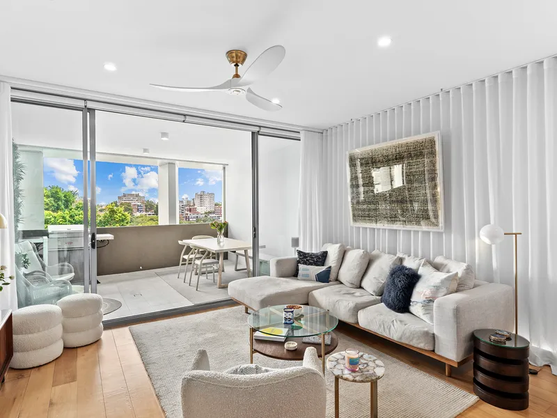 Sub Penthouse Position, North Facing Views and Completely Renovated