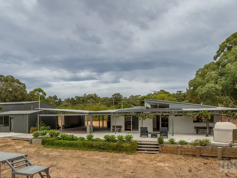 7.2 acres ✔️  Big Sheds ✔️ Dam & Bore ✔️ Cozy Cottage ✔️