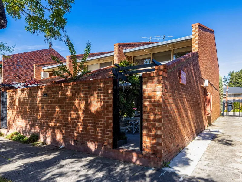Beautifully presented townhouse in Cherished North Adelaide!