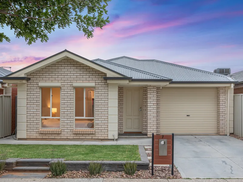 STUNNING & STYLISH 2016 VILLA!