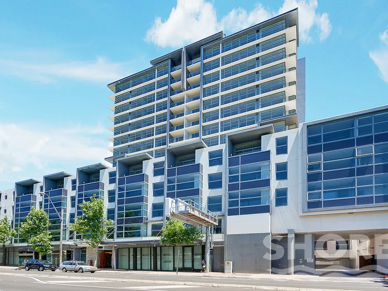 Chic city living with panoramic outlook