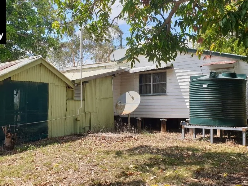 Timber charm-Mount Garnet - Priced to sell