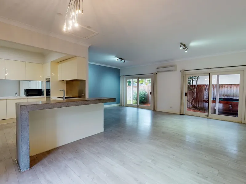 Cute three-bedroom cottage with upstairs loft/guest accommodation