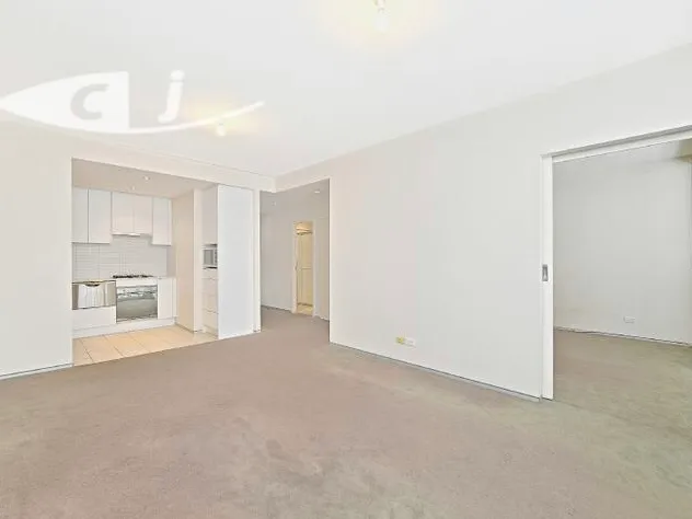 NORTH FACING OVERSIZED 1 BED