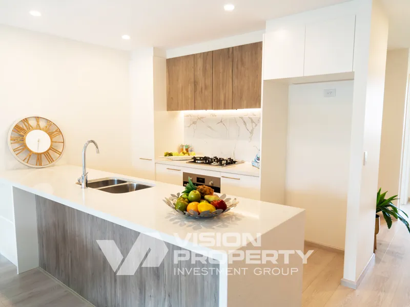 Oversized north face 2 bedroom in the centre of Rouse Hill