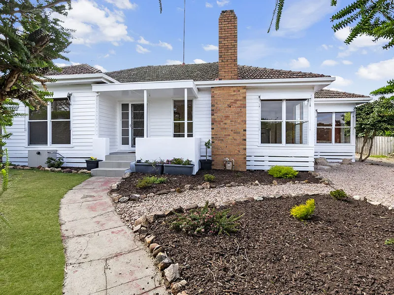Immaculate Home plus separate Studio