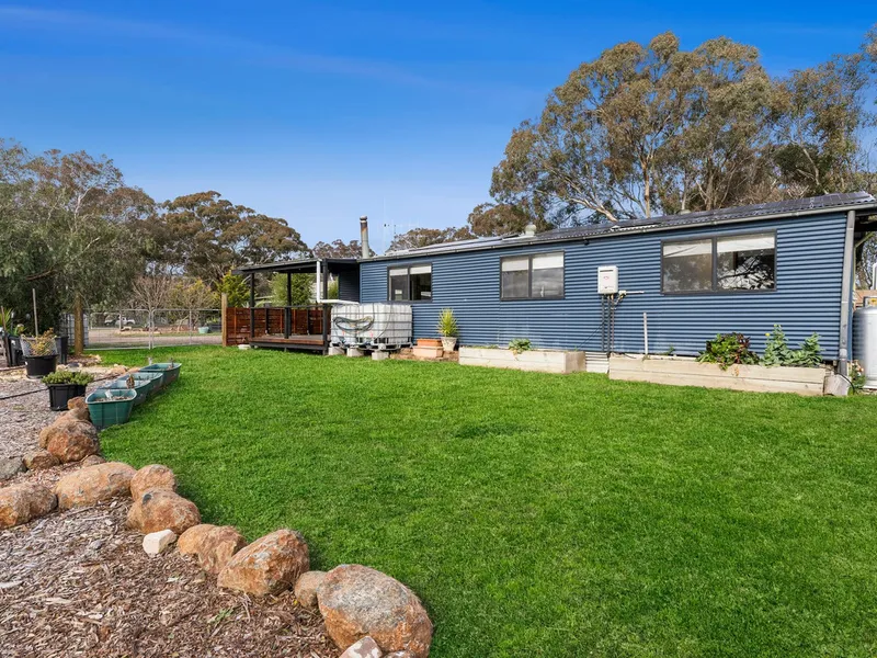 REAR MAIN HOUSE ON APPROX 25 ACRES, 2 BRM + Office, Double Garage & carport