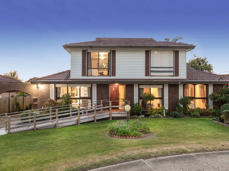 EXPANSIVE 5 BEDROOM FAMILY HOME IN THE BEST PART OF NOBLE PARK