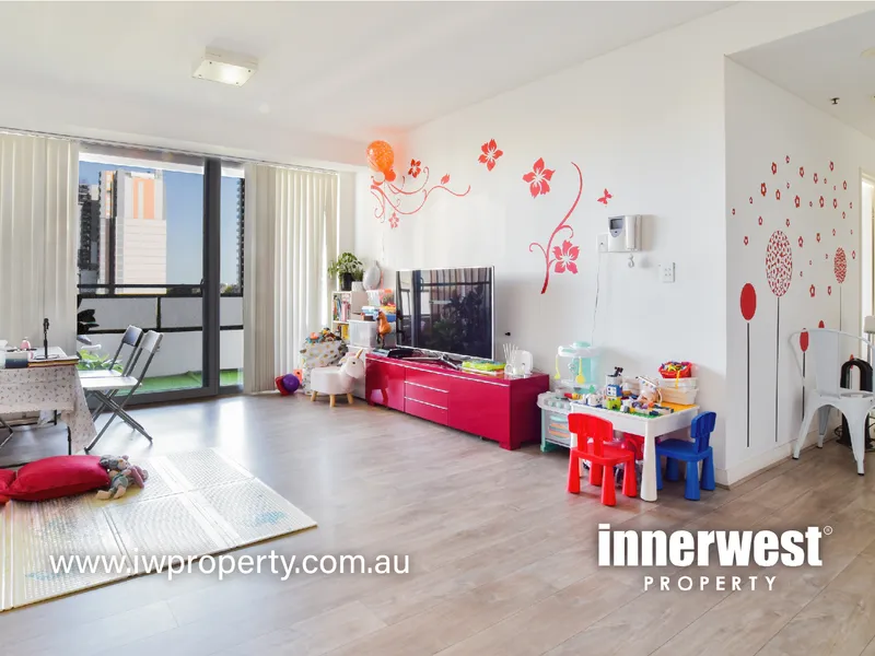 Executive Apartment Close to Burwood Amenities