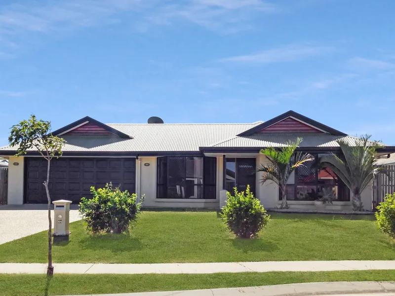 Large Family Home Nestled in Royal Sands with Side Access