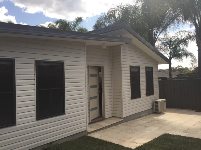 TWO BEDROOM GRANNY FLAT- NEAR LOCAL SHOPS
