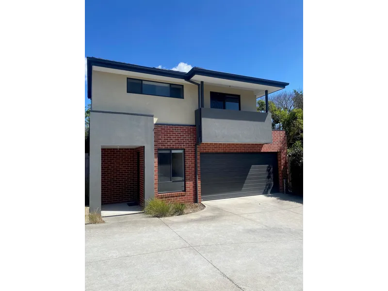 Modern Living - Perfect Location!