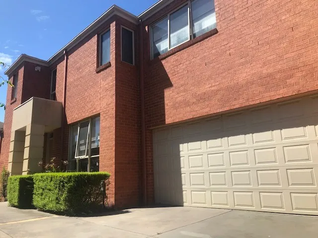 Bright & Spacious 3 bedroom townhouse