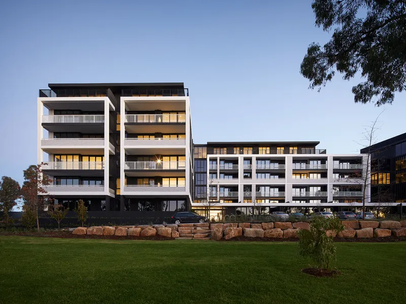 Spacious 2-bedroom apartment with treetop views