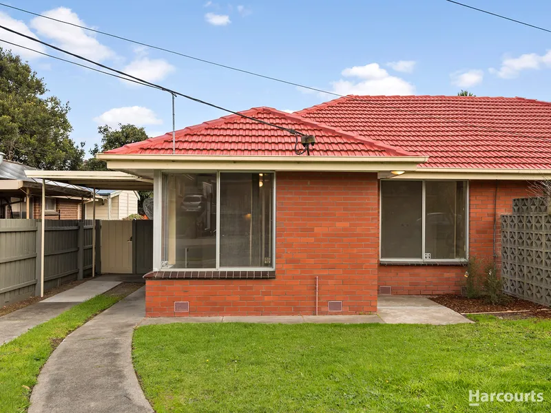 LIKE NEW INSIDE, APPOX. 326SQM BLOCK & NO BODY CORP FEES