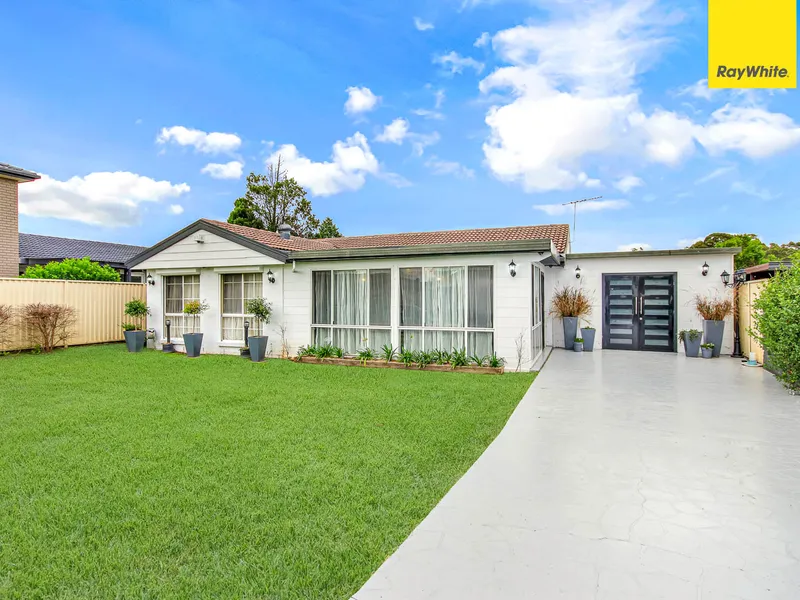 GREAT FIRST HOME OR INVESTMENT ON LARGE BLOCK!