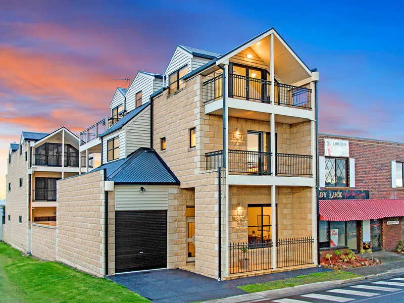 Luxurious Townhouse, Ocean Views