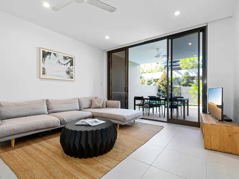 Fully furnished apartment with courtyard