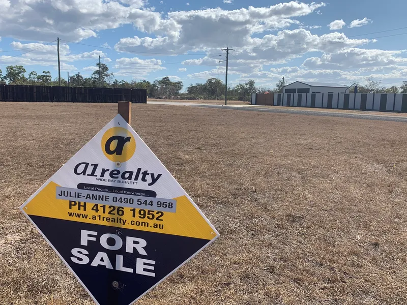 ONE STREET FROM THE WATER!