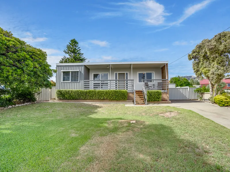 Cute Weekender in Prime Position
