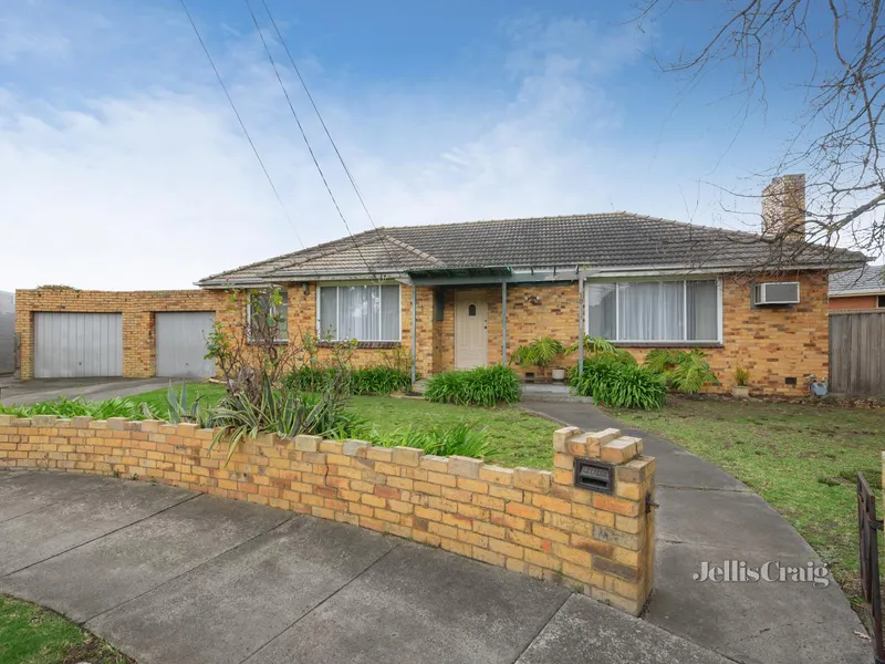 A Rare Cul De Sac Developer’s Dream