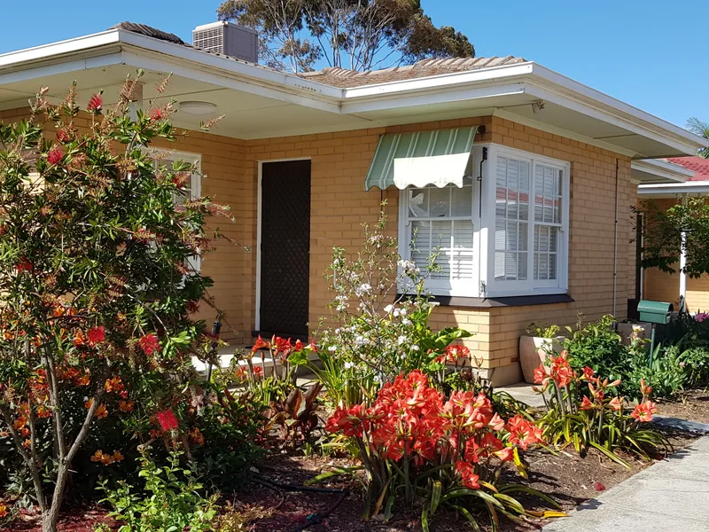 FANTASTIC LOCATION, 2 BEDROOM FREESTANDING HOMETTE WITH STREET FRONTAGE