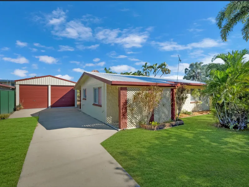 Comfortable Family Home with Pool!