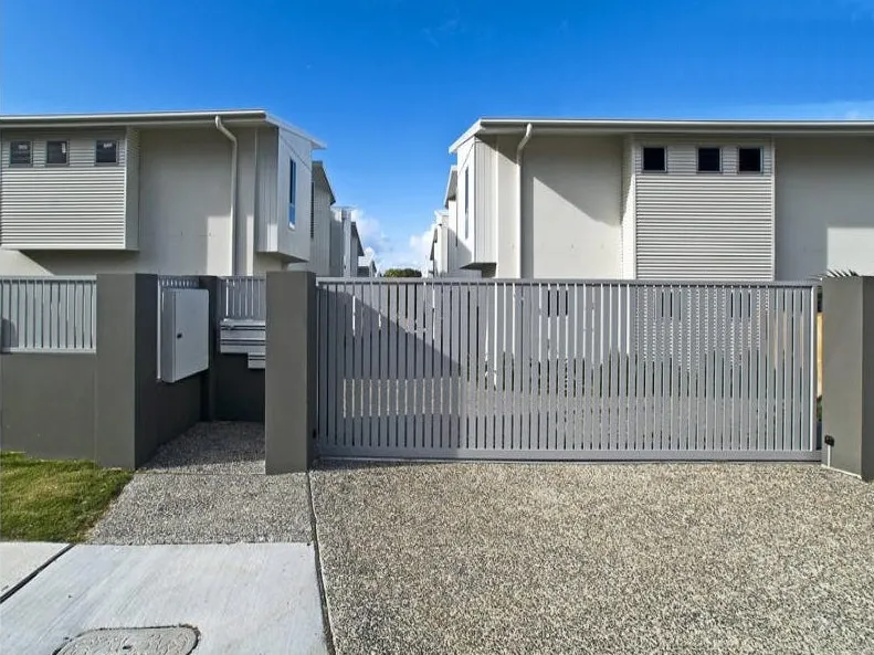 Huge security gated 4 Bed Townhouse with double lock up garage