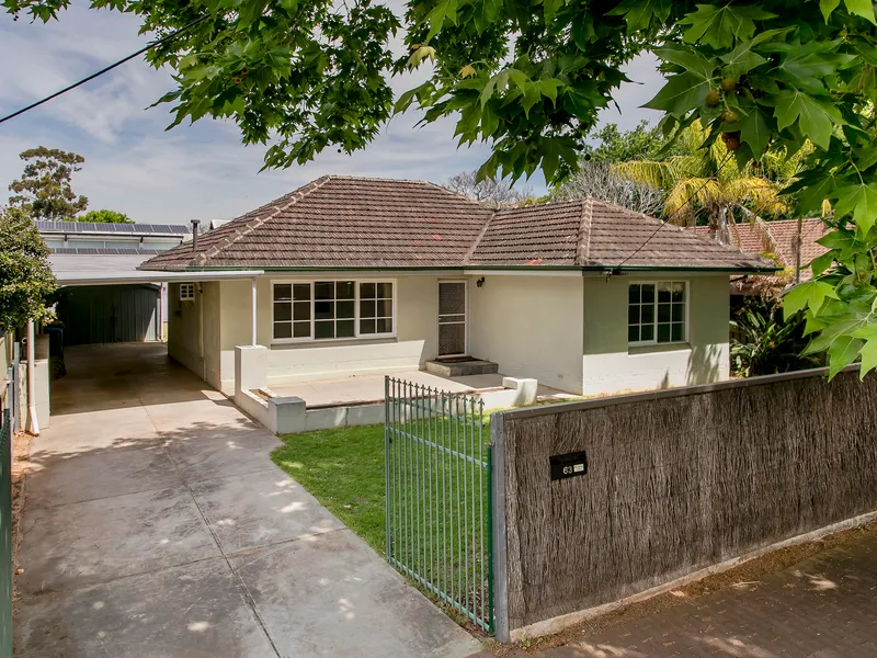 Low Maintenance Secure 2 Bedroom Home Conveniently Located On The City Fringe!