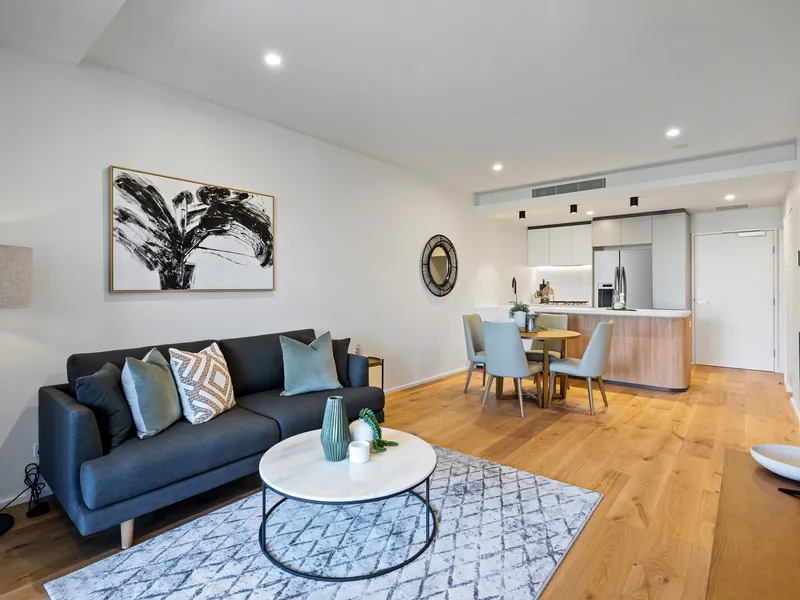 TOP QUALITY 1 BEDROOM APARTMENT WITH WHITE GOODS!!