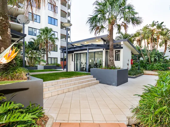 VIEWS! OVERLOOK BRISBANE RIVER FROM YOUR BALCONY! SPACIOUS 2 BEDROOM APARTMENT (110 m2), 2 BATHROOM WITH CAR PARK! POPULAR REGATTA RIVERSIDE!