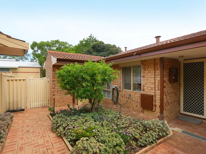 FOR OVER 55's - SECURE & EASY LIVING HERE.....