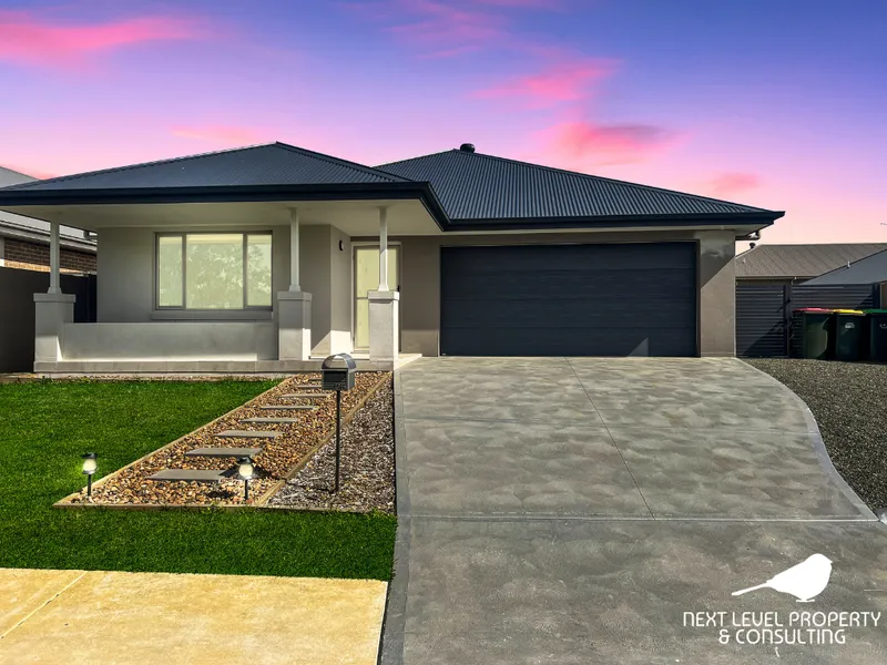 Stunning Reserve Views!