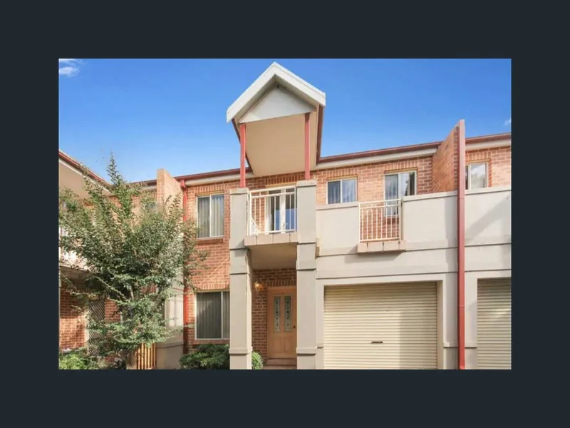 Modern Two Bedroom townhouse with Three Split Air-Conditioning Units!