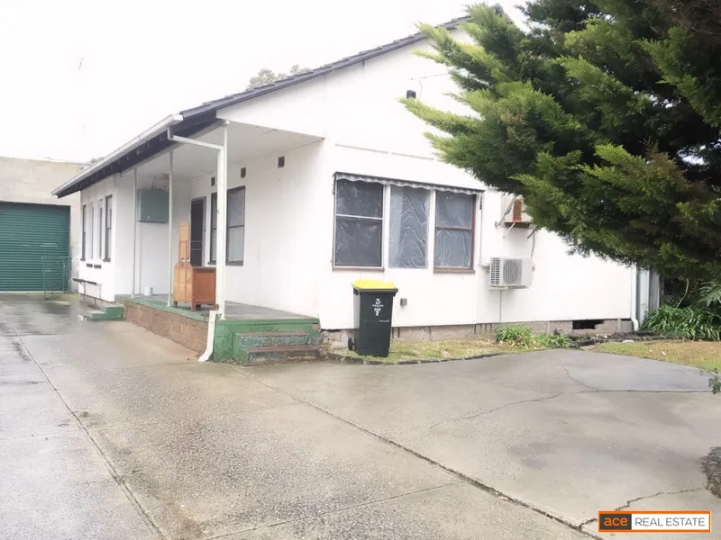 Newly Renovated Home with the Package!